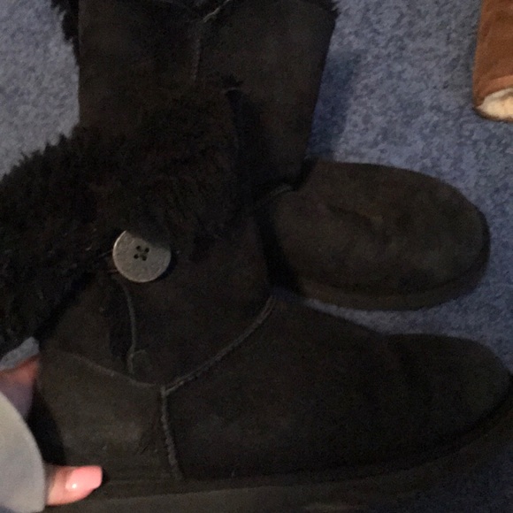 UGGS! - Picture 2 of 3